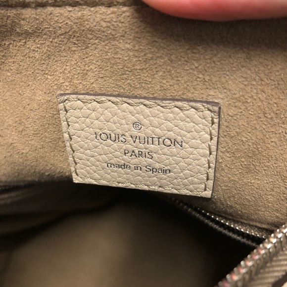 👜Authentic LV Beaubourg Hobo MM - Picture 3 of 6